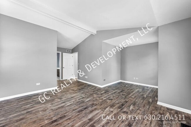 Building Photo - 590 Golfers Ln