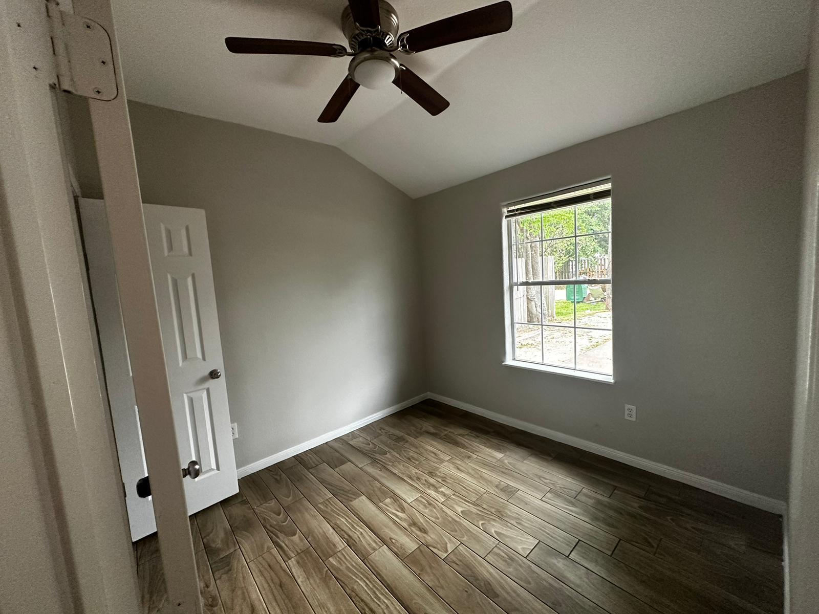 Building Photo - 304 Truman St,