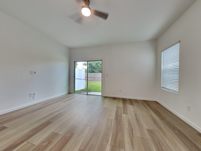 Building Photo - 582 Holly Lakes Dr