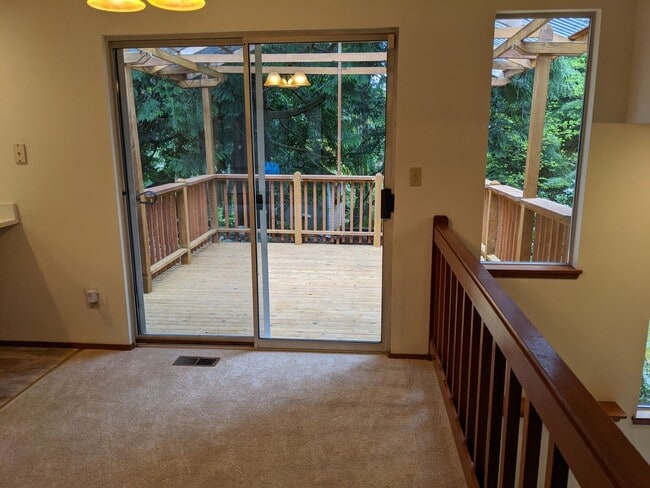 Building Photo - Bothell. Woodinville. Snohomish County. Ga...