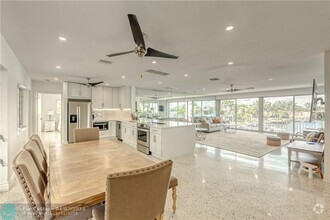 Building Photo - 2717 Yacht Club Blvd