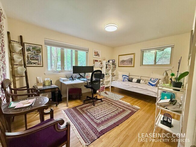 Building Photo - 6424 Hollins Dr