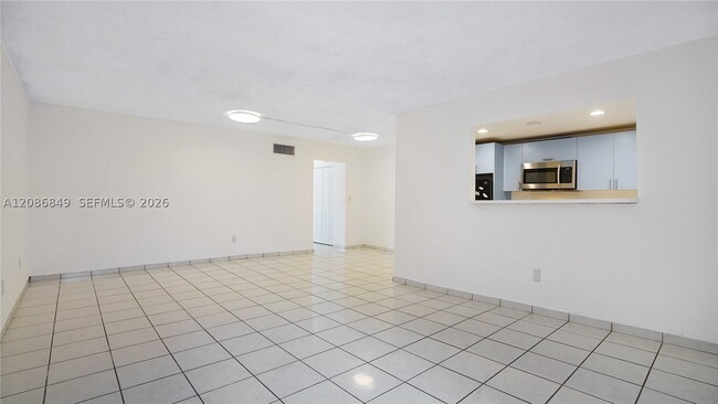 Building Photo - 1340 Lincoln Rd