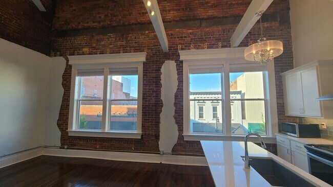 Building Photo - Modern Apartment Downtown Washington