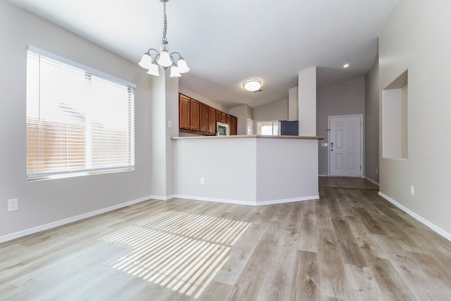 Building Photo - 11333 W Buchanan St