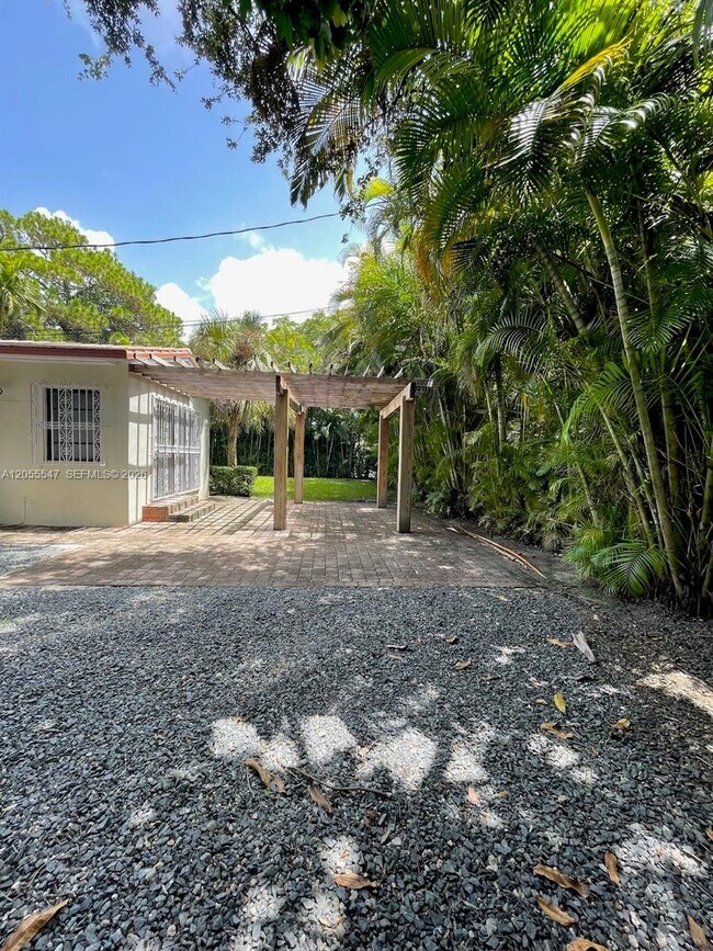 Building Photo - 828 Lorca St