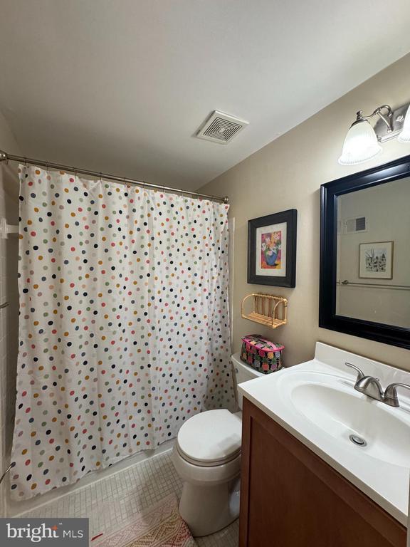 Building Photo - 5737 Walnut Wood Ln