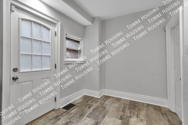 Building Photo - 105 Mariner St