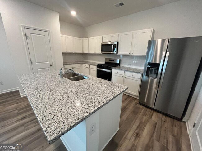 Building Photo - 2213 Boxwood Cir