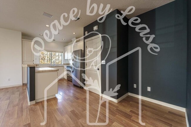 Building Photo - 8838 NE Brentford Way