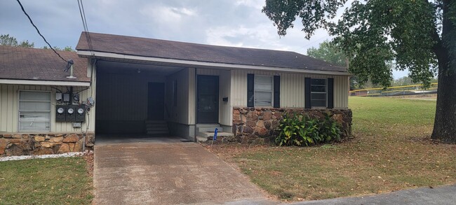 Building Photo - 20th Street Triplex