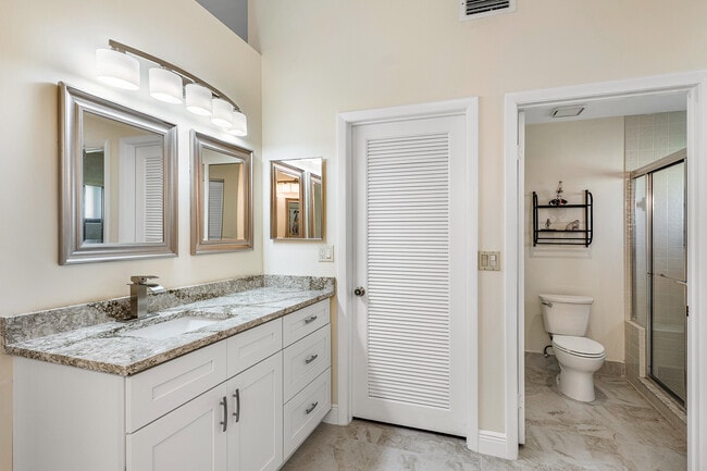 Master bath - 7205 Sweetbay Ct