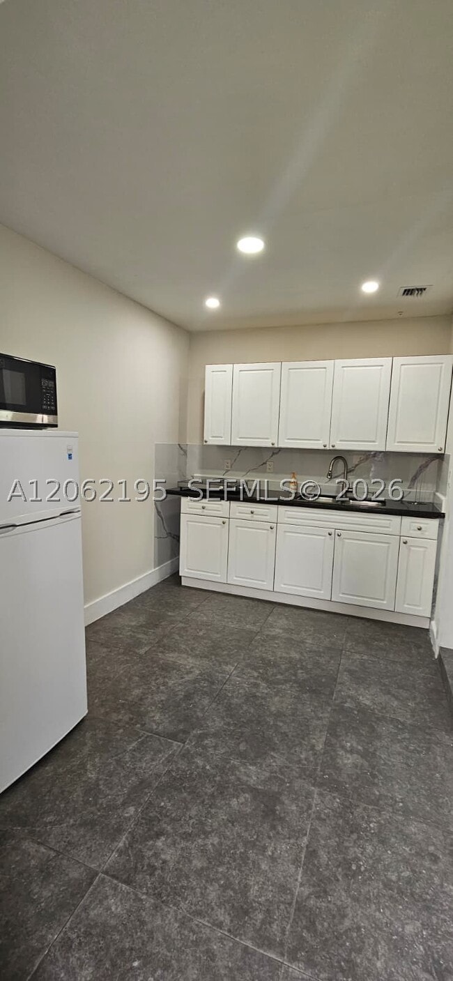 Building Photo - 1703 Golfside Vlg