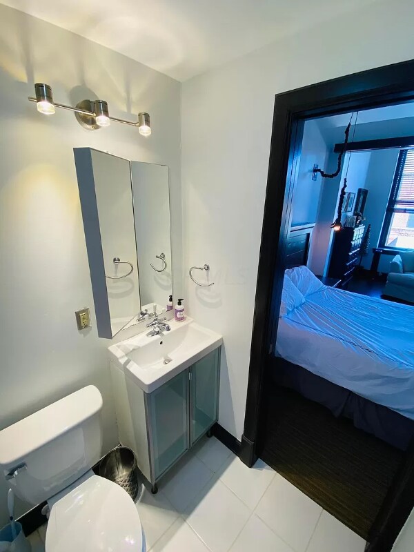 Building Photo - 12 W Poplar Ave