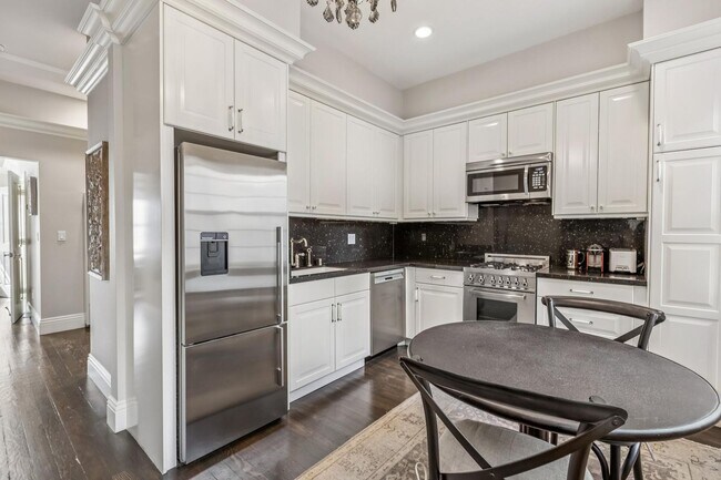 Building Photo - 690 Sutter St