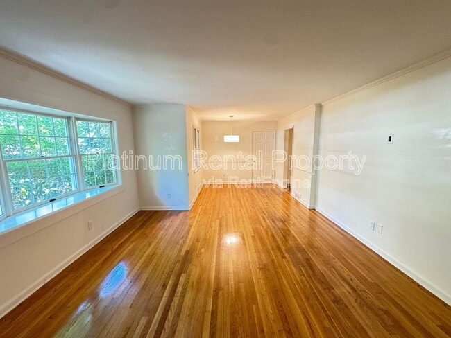 Building Photo - 383 Springdale Dr NE
