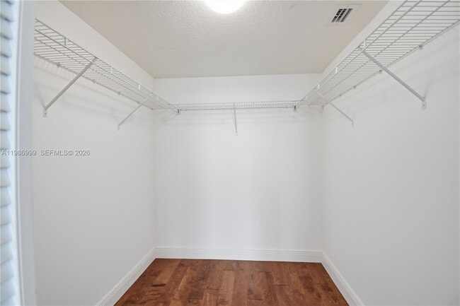 Building Photo - 1800 N Bayshore Dr