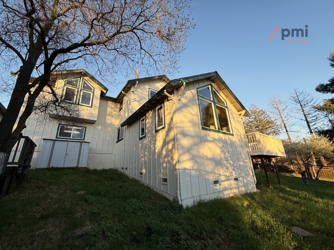 Building Photo - 4-Bedroom Residence in Martinez with Flexible Living Spaces