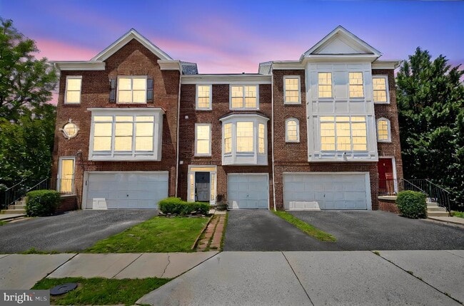 Building Photo - 25203 Dunvegan Square