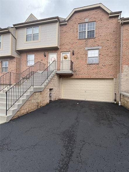 Building Photo - 305 Berrington Ct