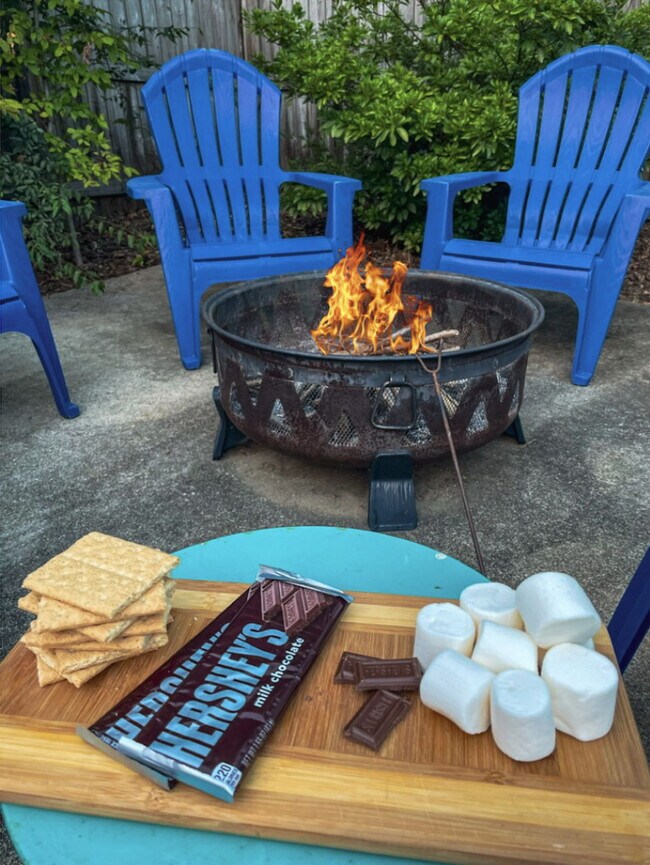 Building Photo - 11501-11505 5 Cedars Rd