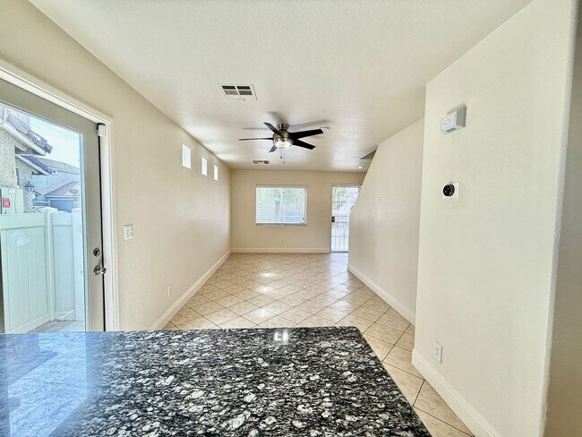 Building Photo - Stylishly Home in Gated Community – Minute...
