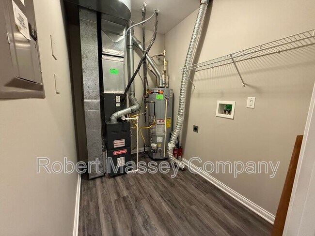 Building Photo - 342 S Dorsey Ln