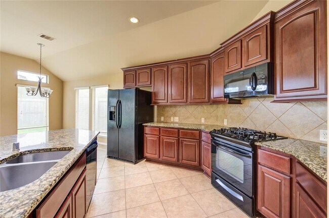 Building Photo - 5615 Stoneridge Ct