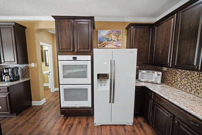 Building Photo - Exquisite 3-bedroom, 2.5-bathroom off 1604 and Culebra Road - Realtor Commission: $500