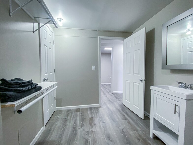 Building Photo - 1853 Fisher St