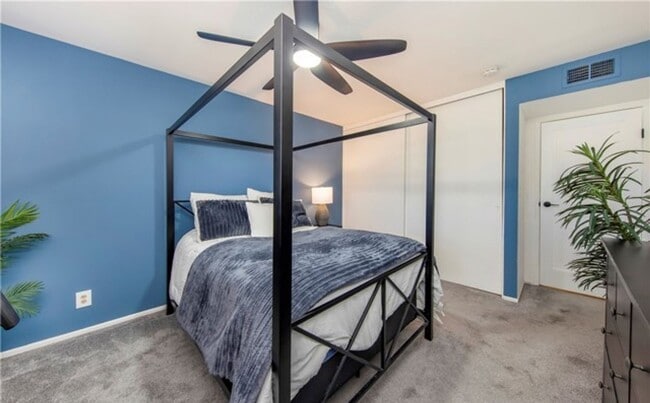 Building Photo - CLEAN & QUIET 2 BED 1 BATH CONDO