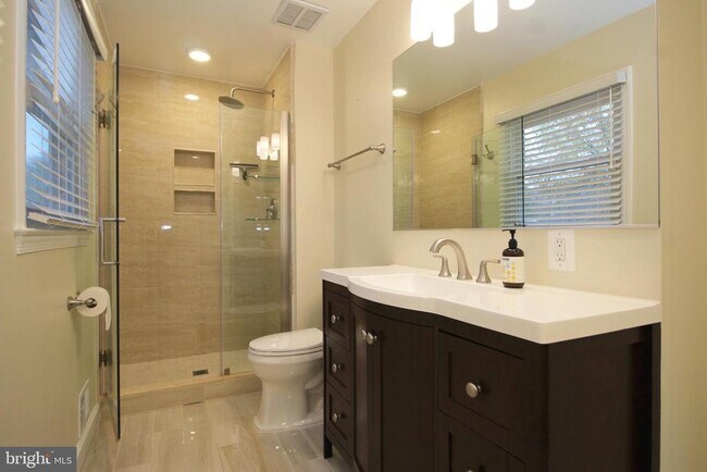 Building Photo - 4500 Lantern Pl