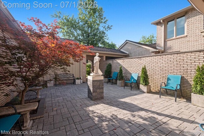 Building Photo - 1125 Meadowglen Ct