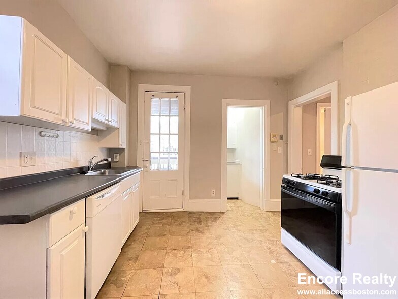 Building Photo - 63 Dana St