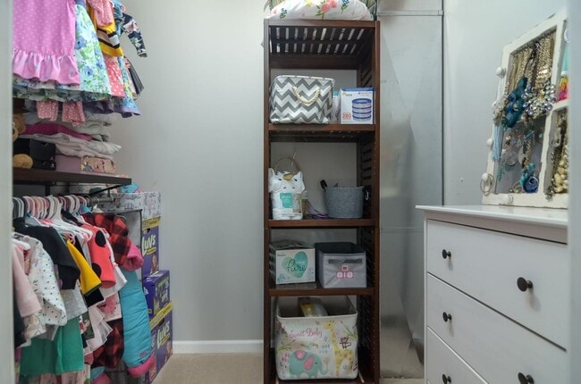 Building Photo - Nice Updated 3br/3ba In Wayzata (1 car garage)