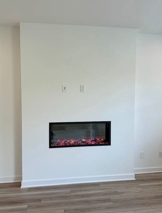 Building Photo - 168 E Millbrook Dr