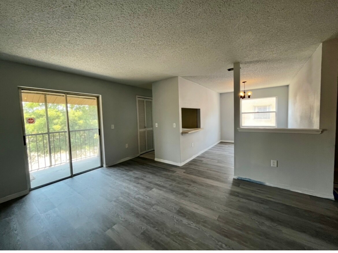 Building Photo - 290 Spring Dr