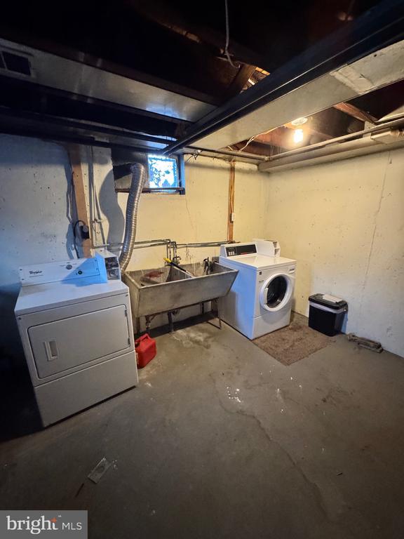 Building Photo - 7972 Forrest Ave