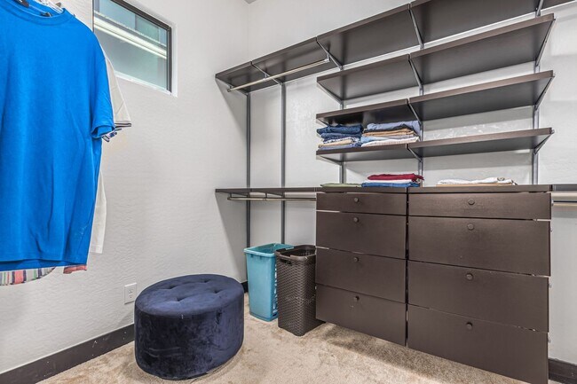 Building Photo - Luxury at Vistal