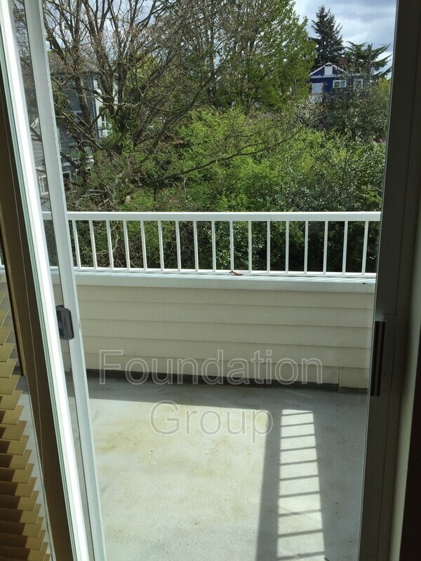 Building Photo - 4038 Stone Way N