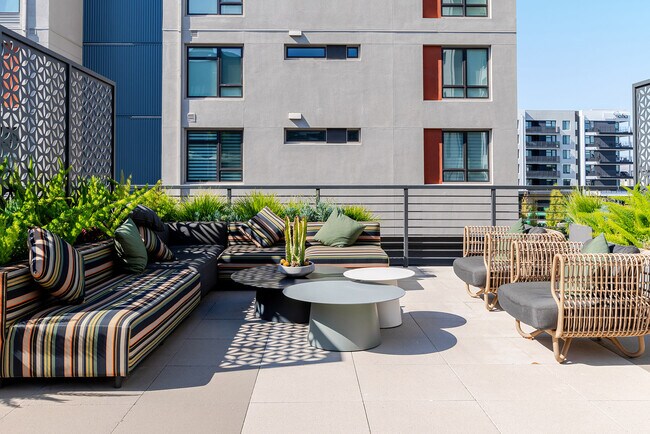 Building Photo - 3560 Rambla Pl