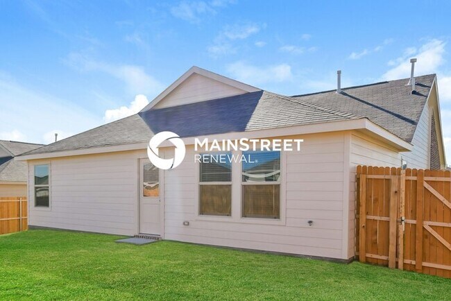 Building Photo - 3 Bedroom Pet-Friendly Home in Fort Worth, TX with Main Street Renewal