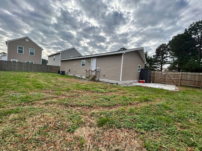 Building Photo - Welcome to this charming home in Chesapeak...