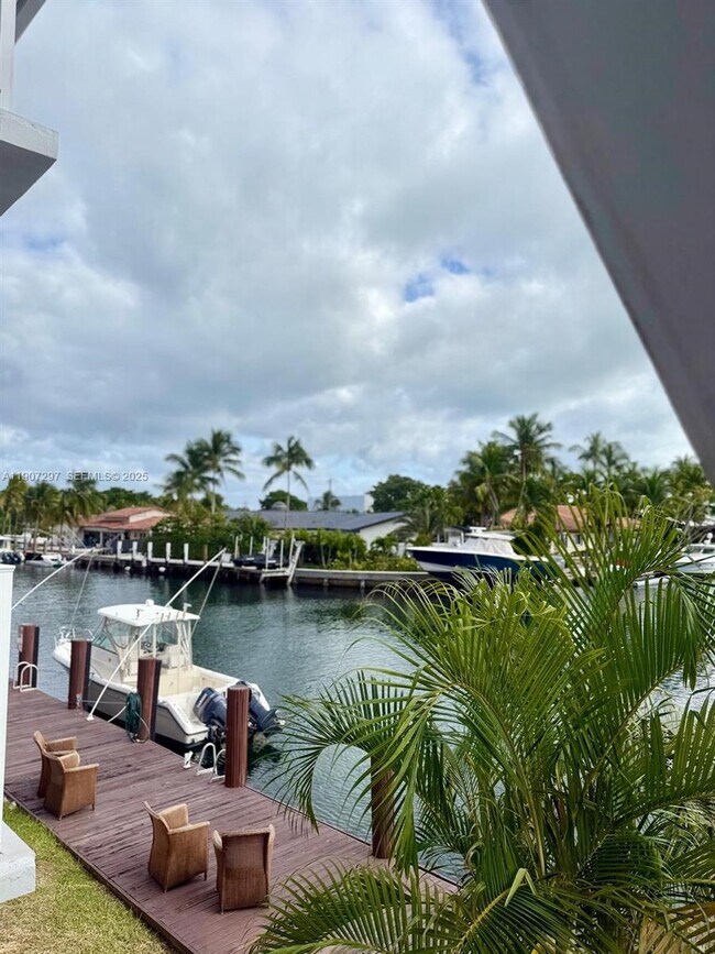 Building Photo - 2430 NE 135th St