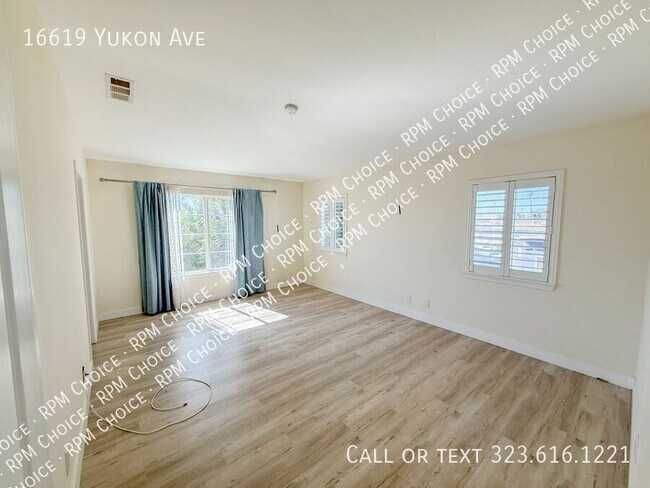 Building Photo - 16619 Yukon Ave