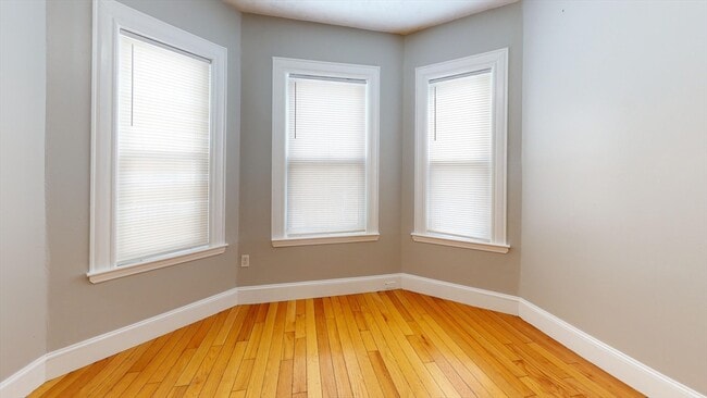 Building Photo - 18 Rowell St