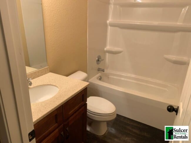 Building Photo - The Oaks: Water/Sewer Included