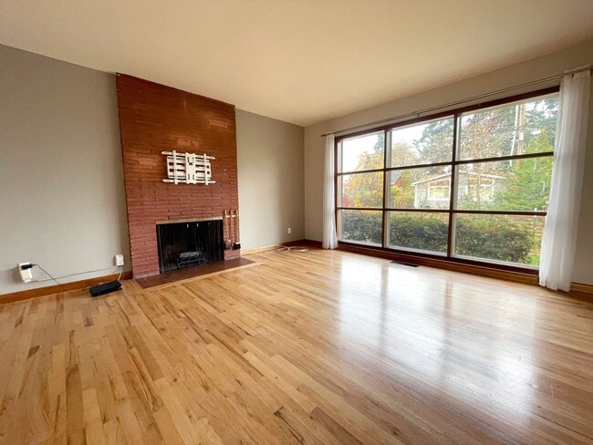 Building Photo - Charming Mid-Century Ranch with Large Yard and Attached Garage