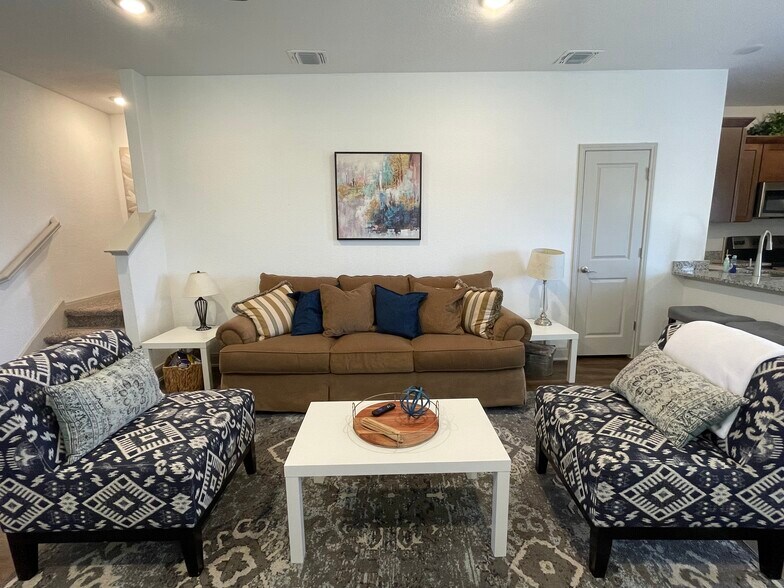 Living Area - 7511 Gramercy Way
