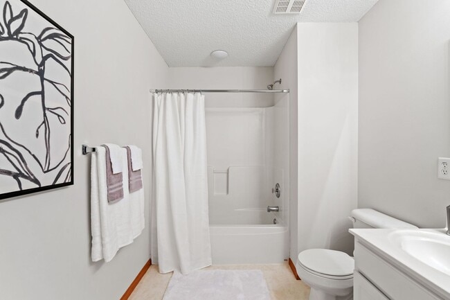 Building Photo - 3bd, 2ba town home in NEW HOPE, avail NOW